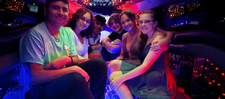 Experience-Prom-Night-Like-Never-Before-with-United-Top-Limo